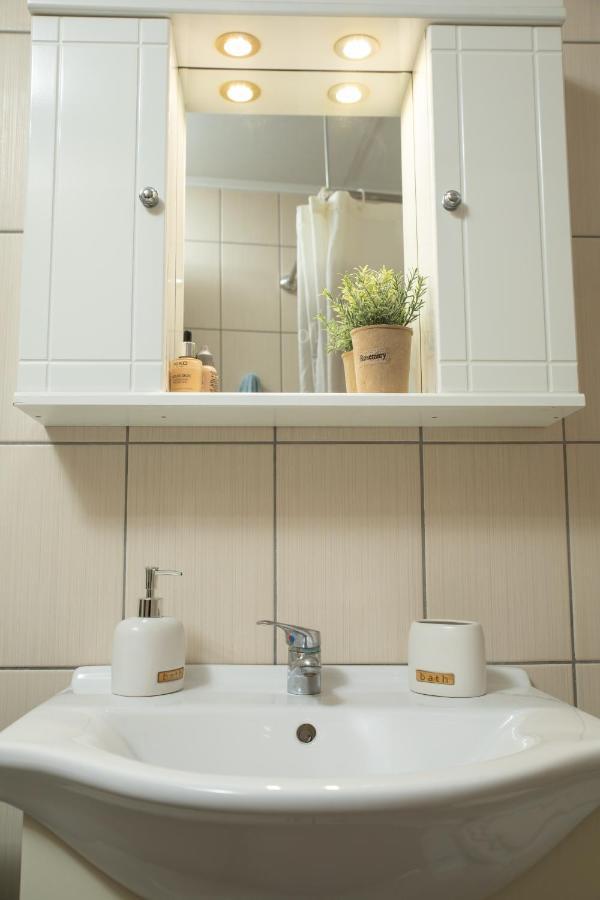 Warm Studio Apartment In Heraklion Esterno foto